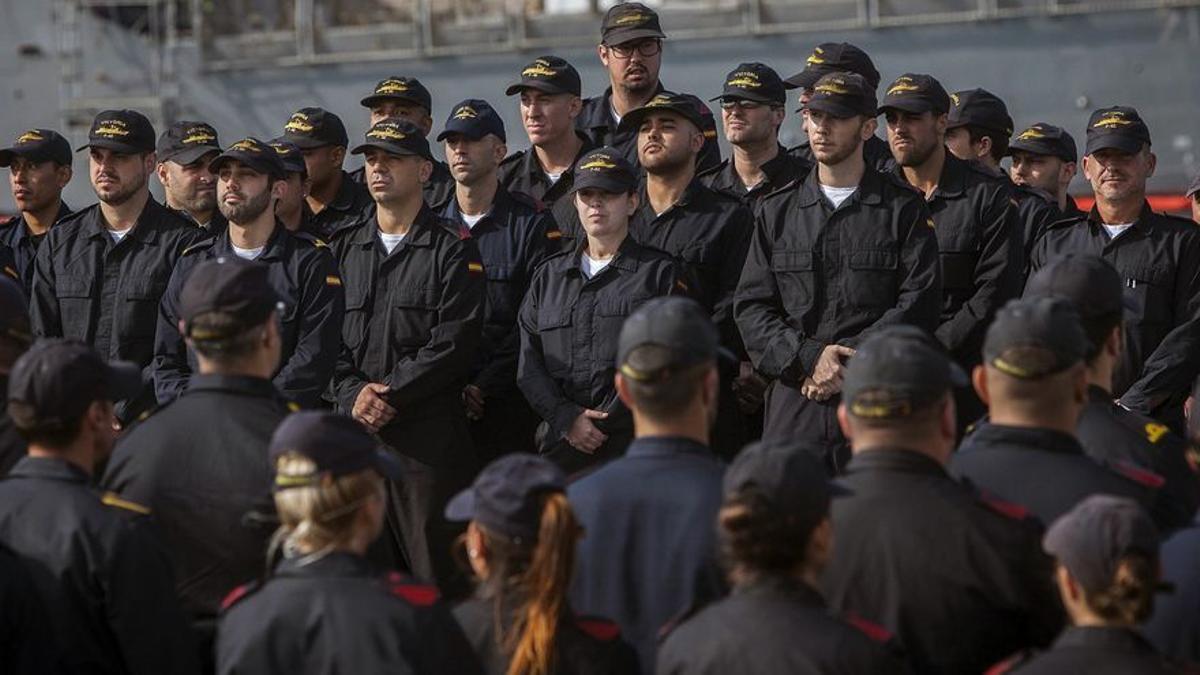 La tripulación de la fragata 'Victoria' a su llegada a la Base Naval de Rota tras participar en la Operación &quot;Sophia&quot; en 2017.