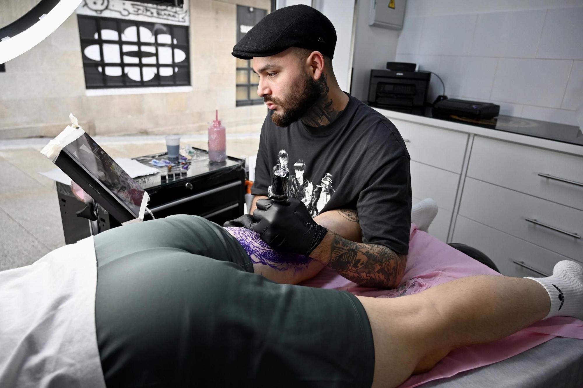 Los tatuajes, un negocio puntero en la ciudad