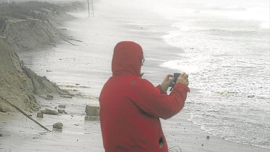 Cerrados los puertos de Valencia y Sagunto por el temporal marítimo