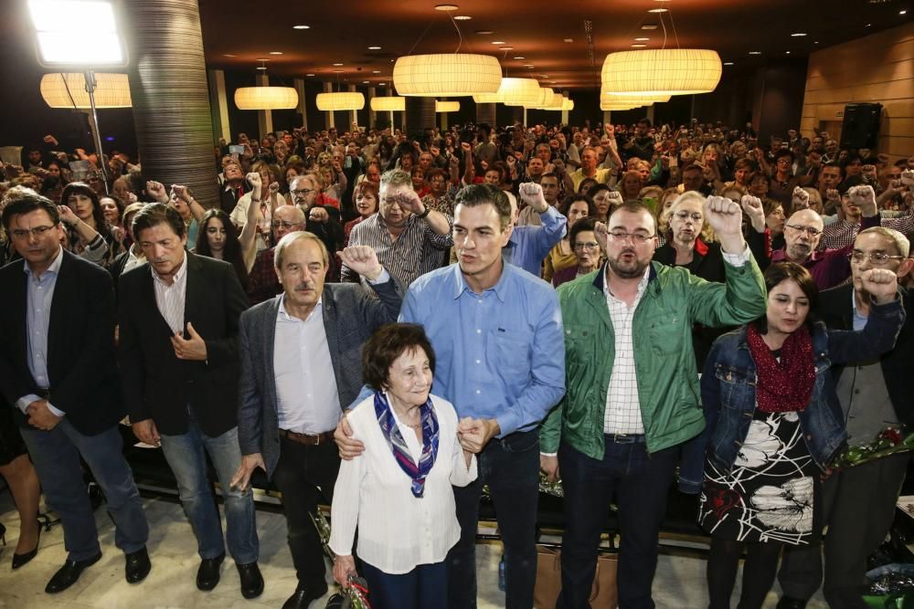 Pedro Sánchez participa en la Fiesta de la Rosa en Oviedo