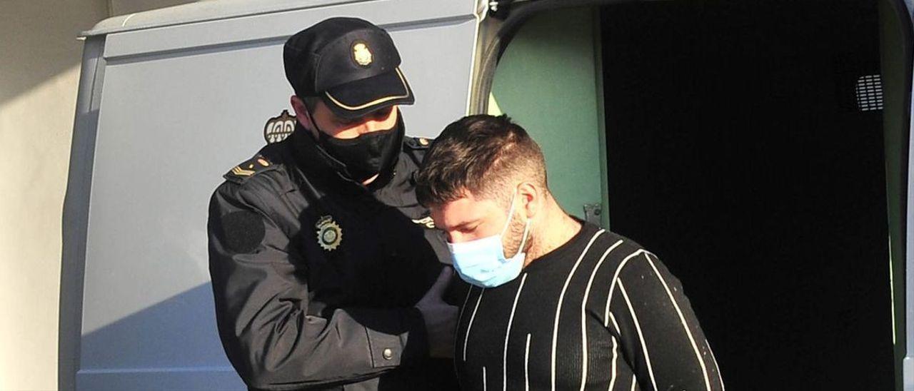 El detenido po.r el crimen, el pasado 1 de enero, cuando el juez lo envió a prisión en Elche