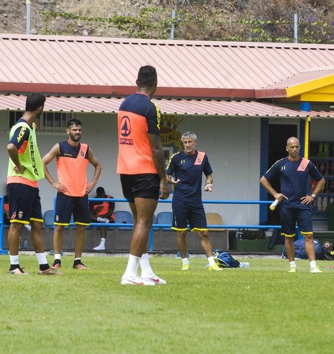 ENTRENAMIENTO DE LA UD LAS PALMAS Y ENTREVISTGA ...