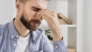 L’altra causa dels mals de cap que no són on creiem però té tractament