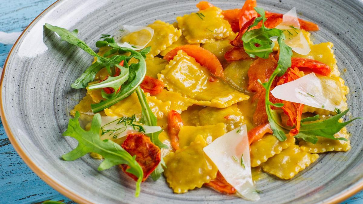 Una amanida de raviolis