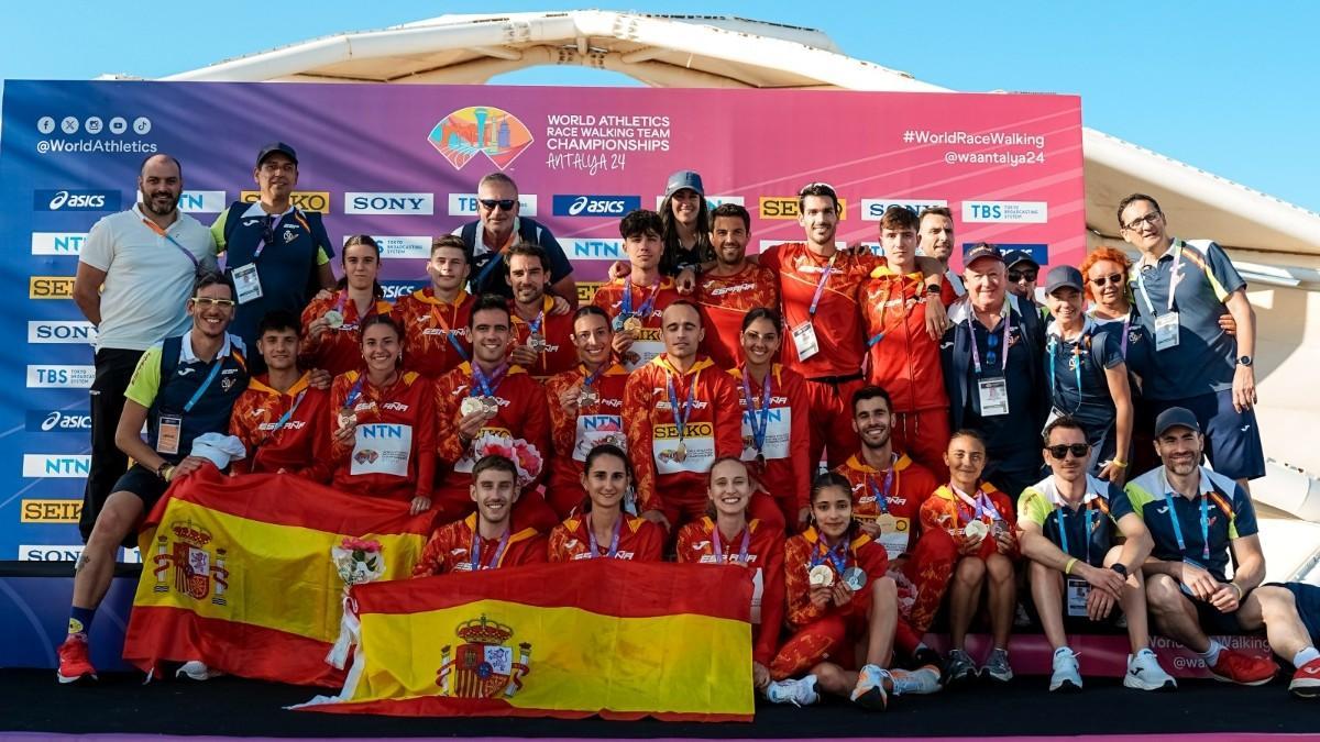 Foto de familia del equipo español en Antalya