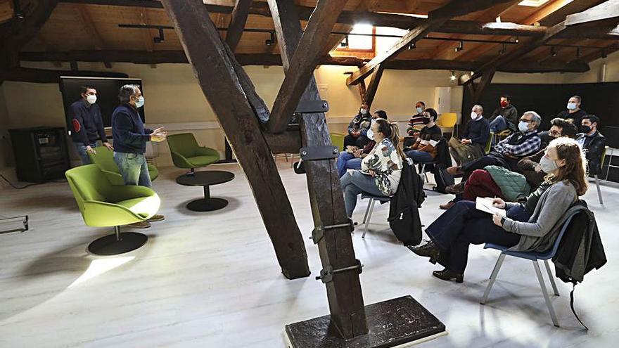 Participantes en la inauguración de la cuarta edición del Programa Mentor, en el Palacio de Maqua. | Ricardo Solís