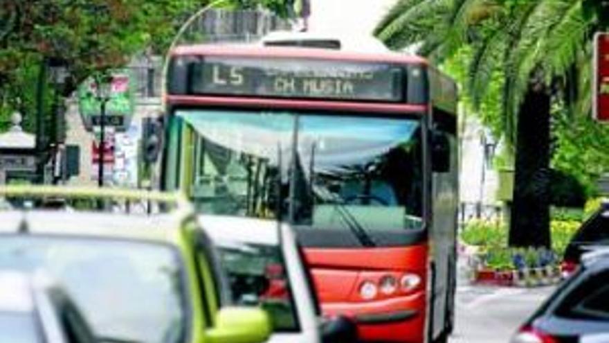 Ayuntamiento y Busursa trabajan en el futuro del servicio de bus