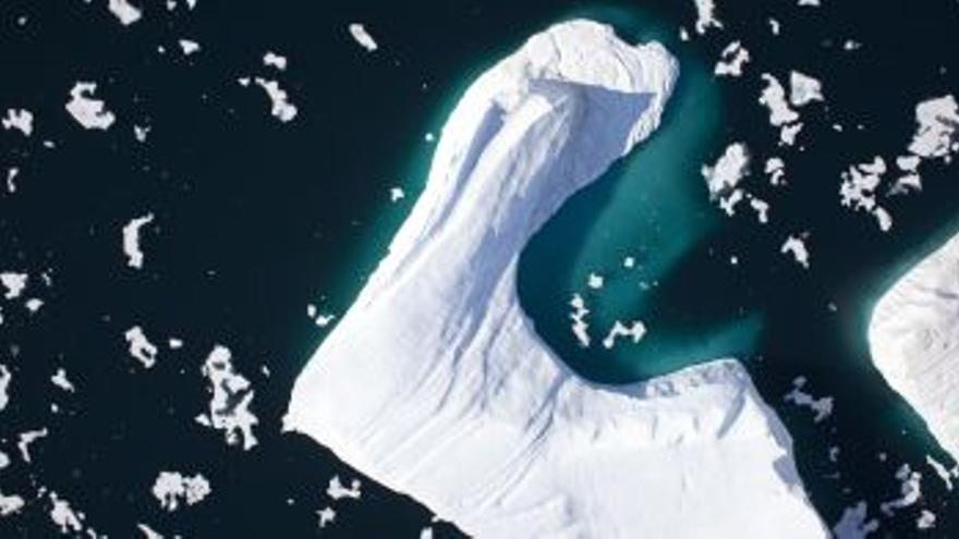 Un iceberg gigantesco se separa de Groenlandia