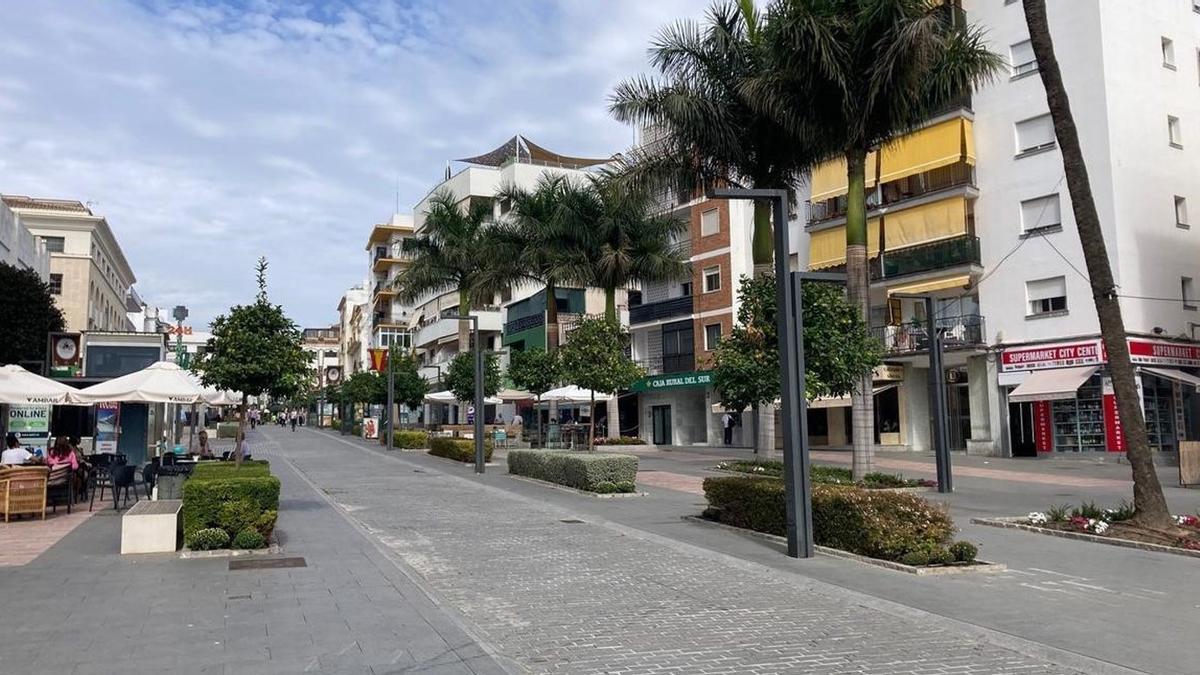 La avenida Marqués del Duero, que alberga una de las paradas diseminadas del transporte en San Pedro. | L.O.