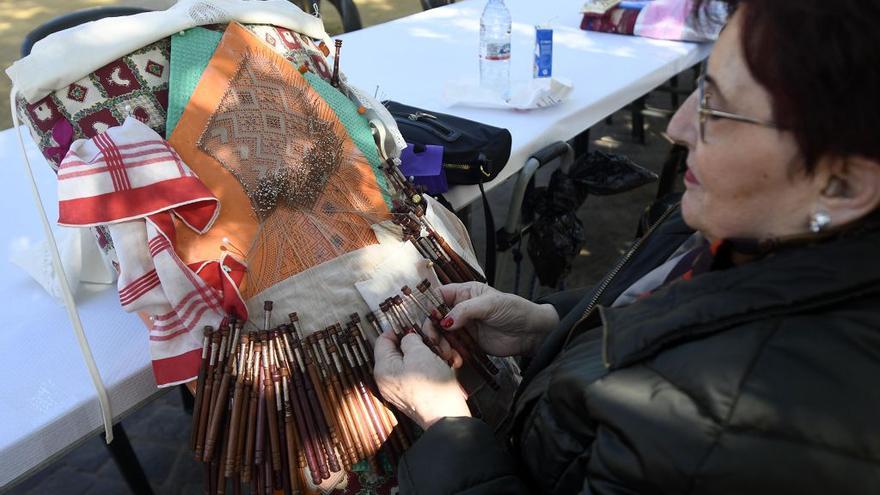 Más de 160 encajeras de bolillo se dan cita en La Pólvora de Murcia