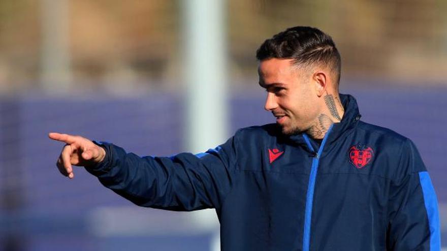 Roger Martí, ayer, con gesto relajado, en el entrenamiento en la ciudad deportiva.