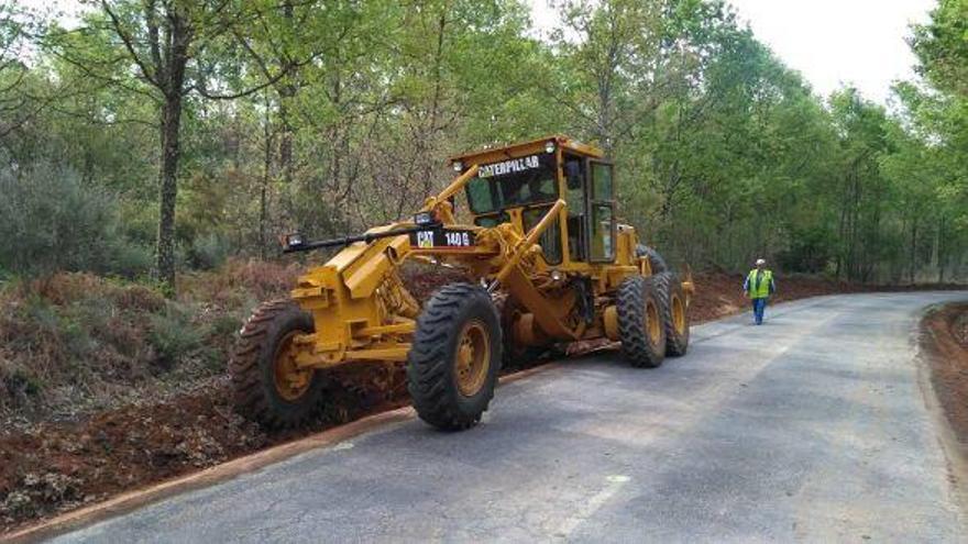 Obras en una carretera provincial