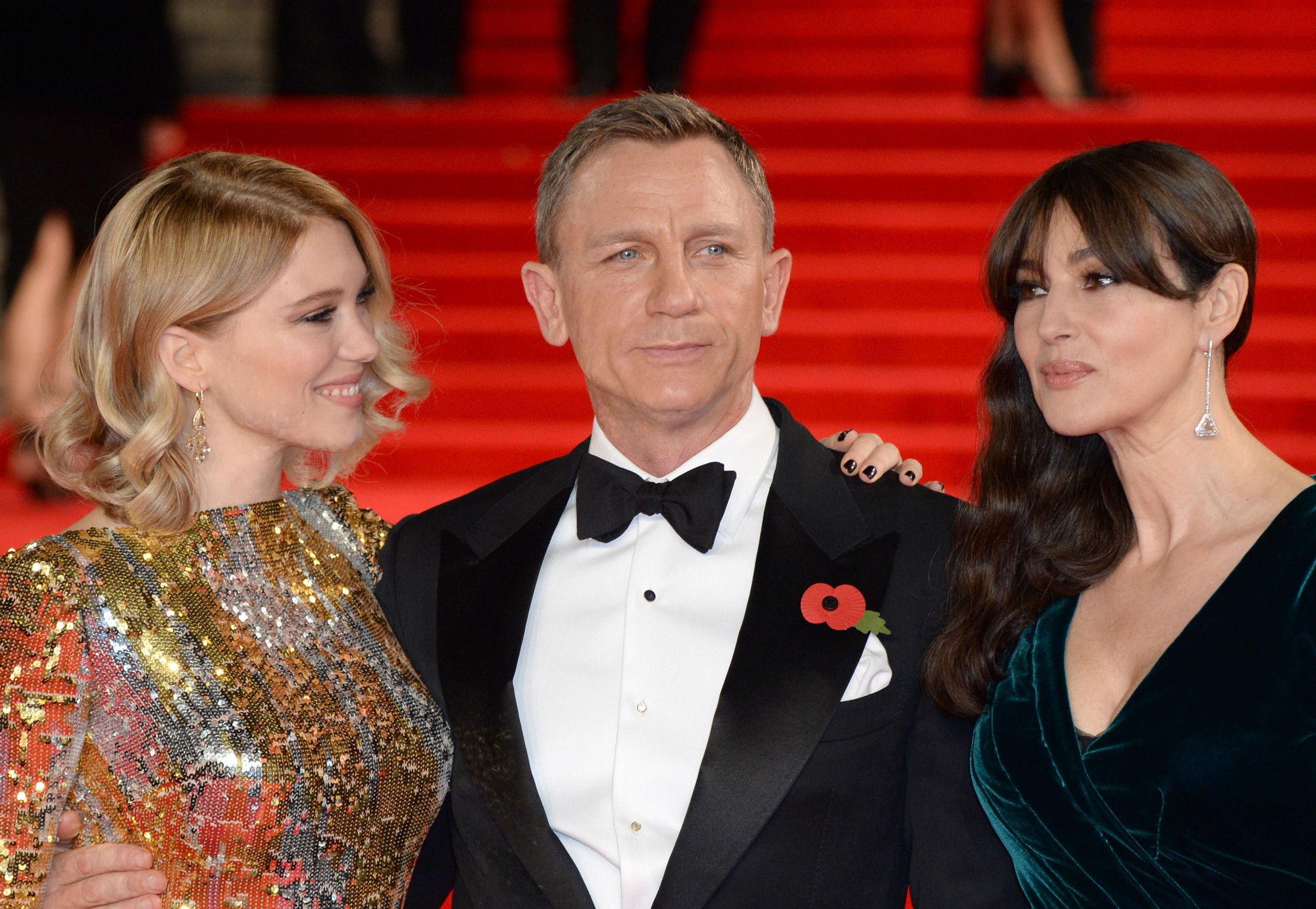 Léa Seydoux, Daniel Craig y Monica Bellucci en la premiere de Spectre
