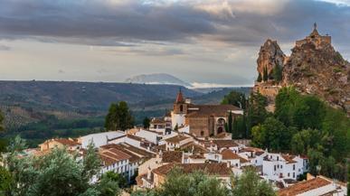 Ni Sierra Nevada, ni Motril: este es el desconocido pueblo de Granada perfecto para visitar en primavera