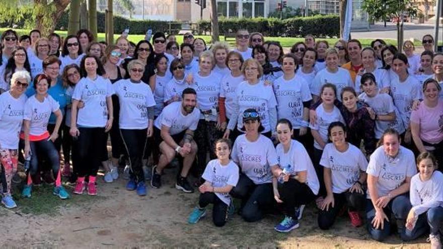 Gandia Un centenar de participantes en el primer entrene previo a la Cursa de la Dona Vicky Foods