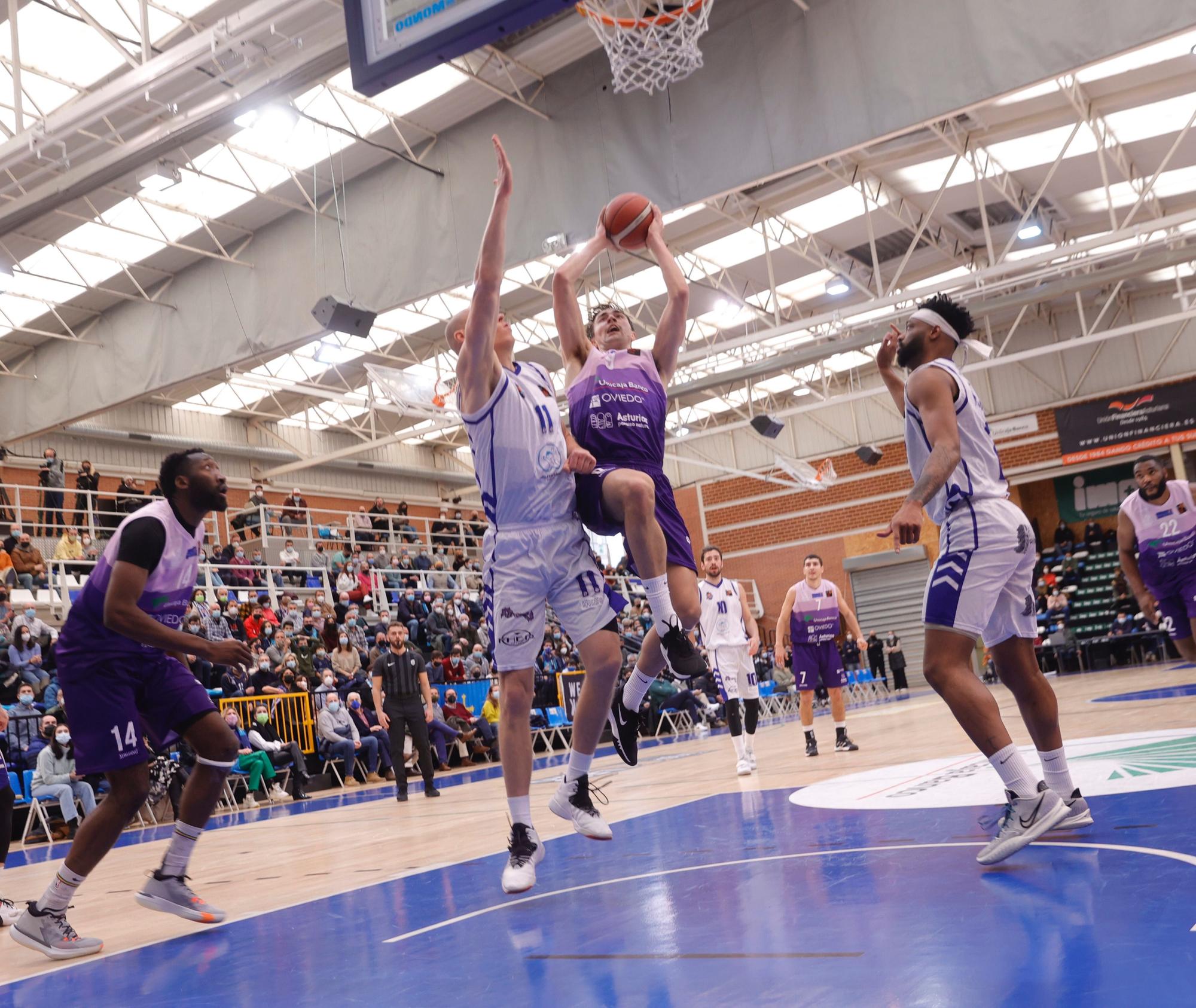 Victoria del Unicaja Banco Oviedo en Pumarín ante el Almansa (85-63)