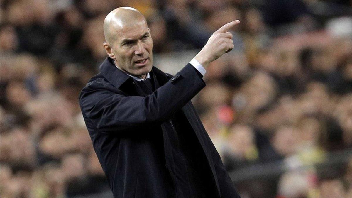 Zidane no paró de dar instrucciones a los suyos en Mestalla