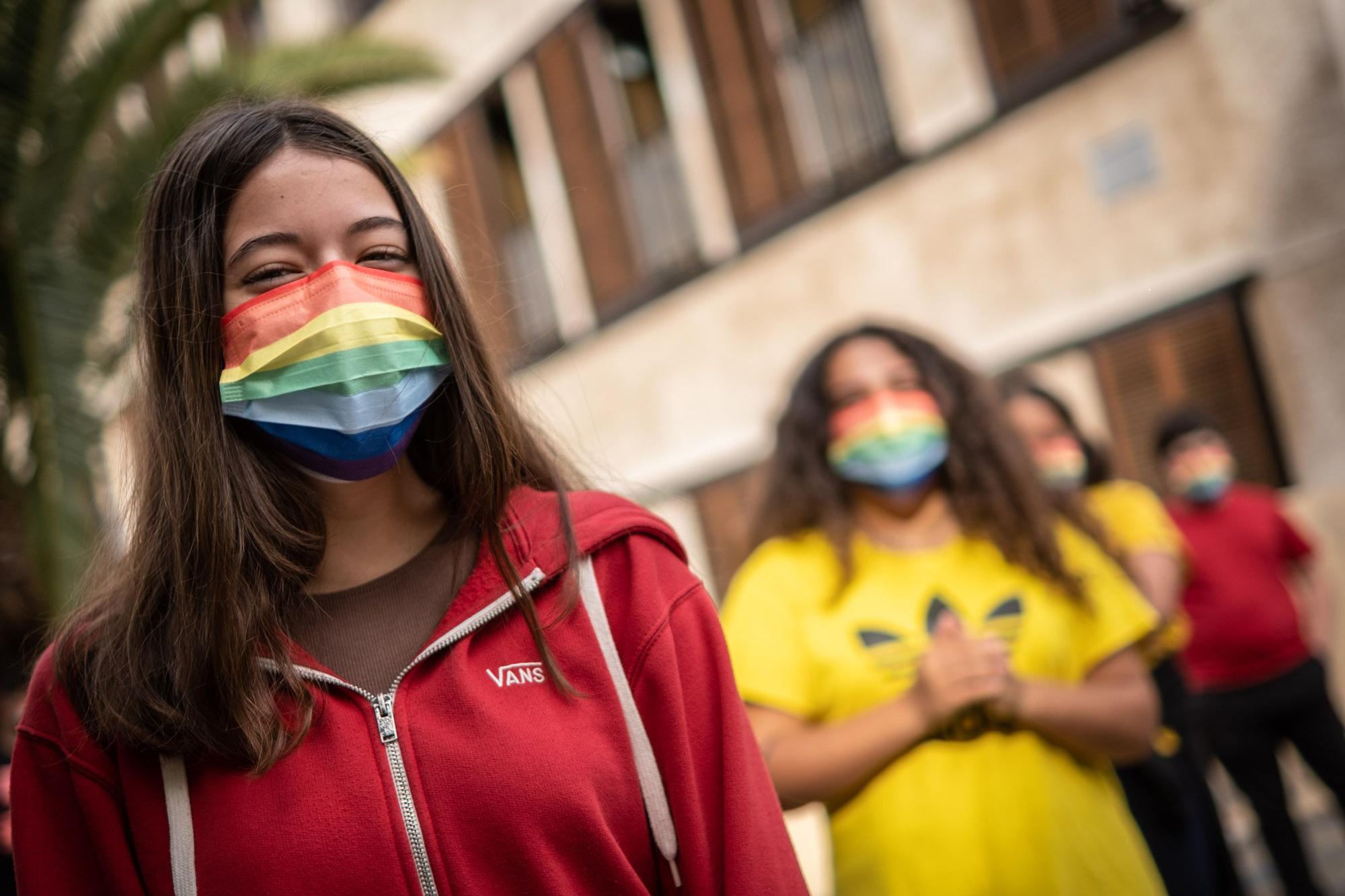 La consejera de Educación, Manuela Armas, participa en los actos del Día contra la LGTBIfobia+