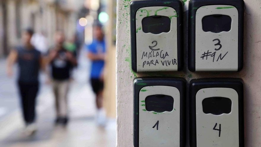 El alcalde de Málaga se abre a que la moratoria para prohibir nuevos pisos turísticos supere los tres años