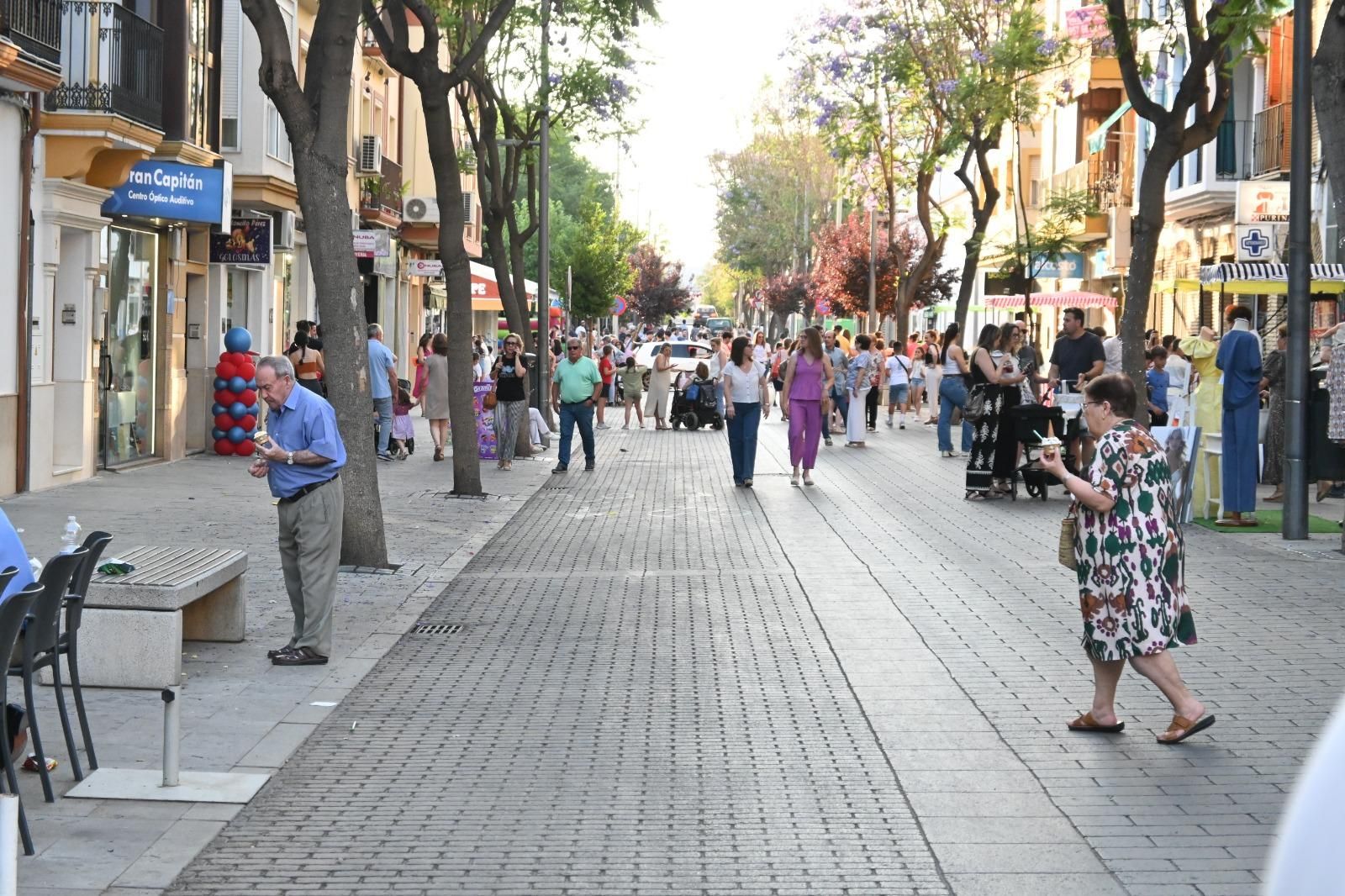 Puente Genil, Cabra y Baena celebran sus 'Noches de compras'