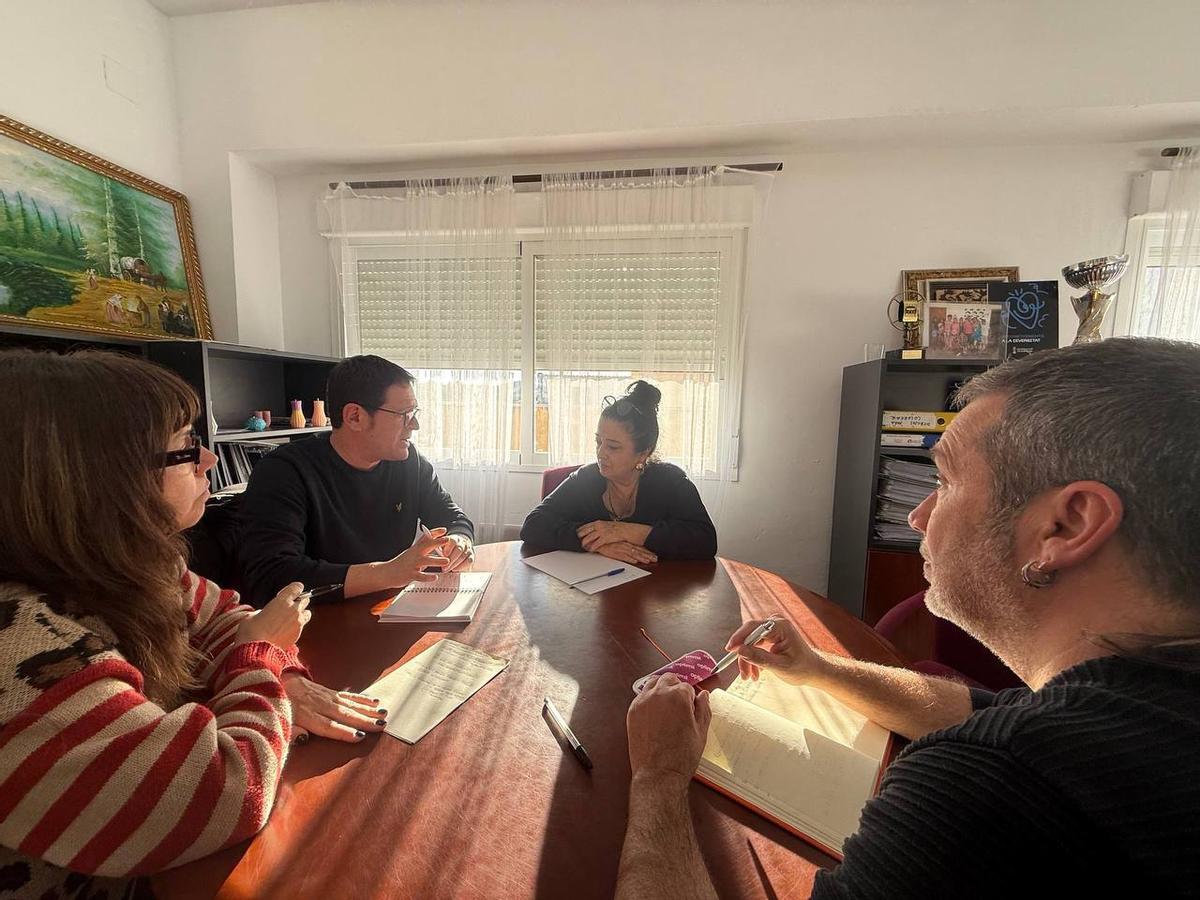 Reunión de los concejales de Compromís junto a Ana Giménez.