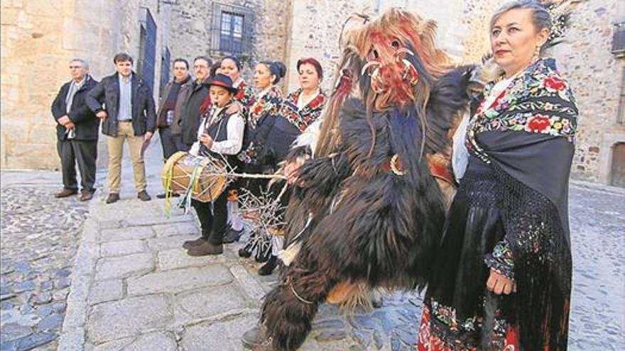 Las Carantoñas rinden honores a san Sebastián