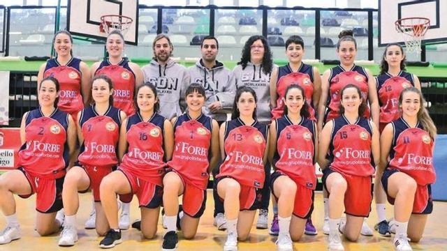 Plantilla y cuerpo técnico del Grupo Forbe Seis do Nadal.