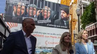 Ordenan retirar el polémico cartel de CS que 'mete en la cárcel' a PAS, Vélez y Valcárcel e incluye a López Miras