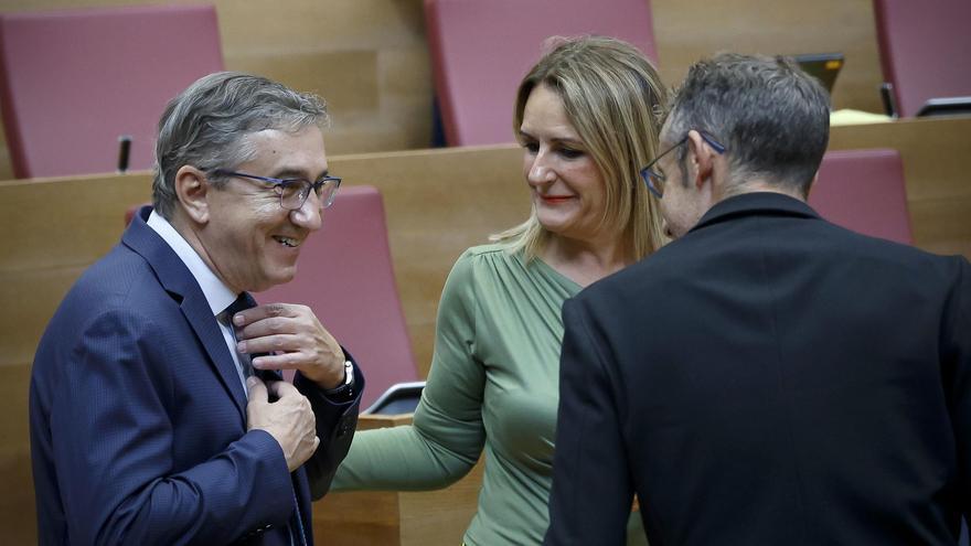 El conseller de Educación, José Antonio Rovira, habla en las Corts esta semana.