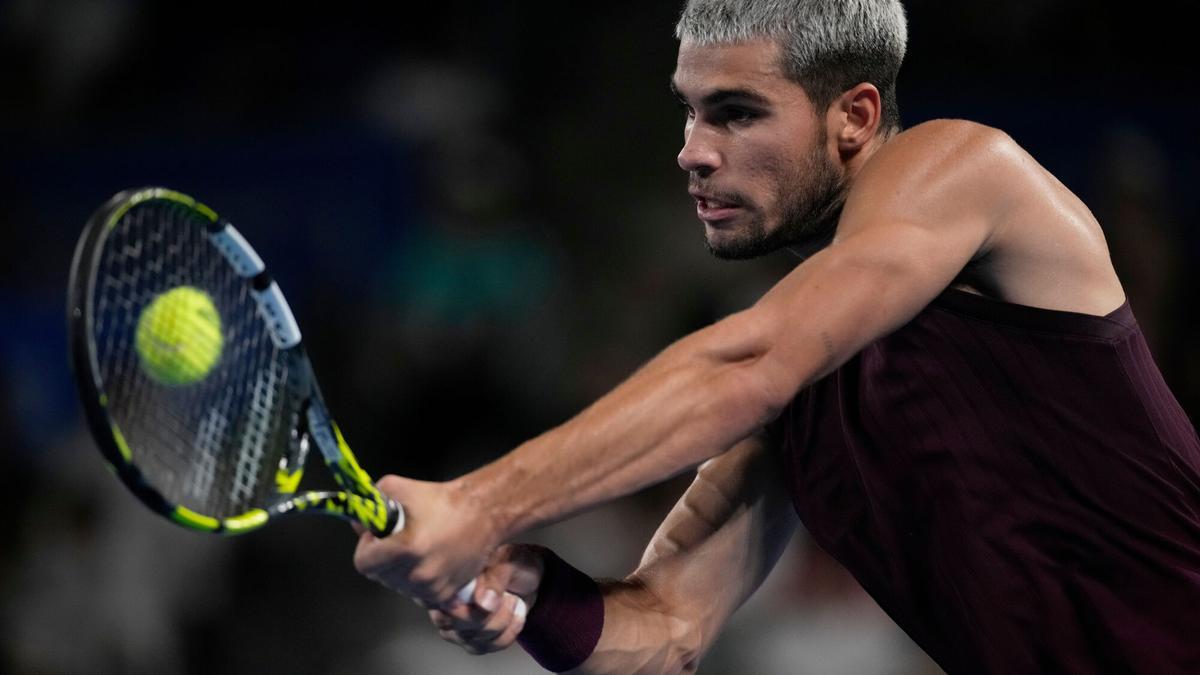 Carlos Alcaraz, durante su partido contra Casper Ruud en Tokio.