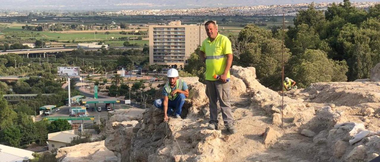 Las excavaciones en el castillo de Guardamar dejan al descubierto la muralla original del siglo XIII