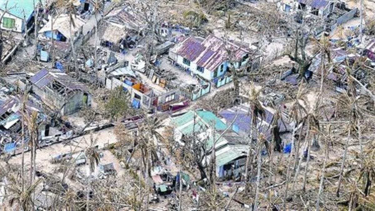 La localidad filipina de Dolores, arrasada esta semana por el tifón 'Hagupit'.