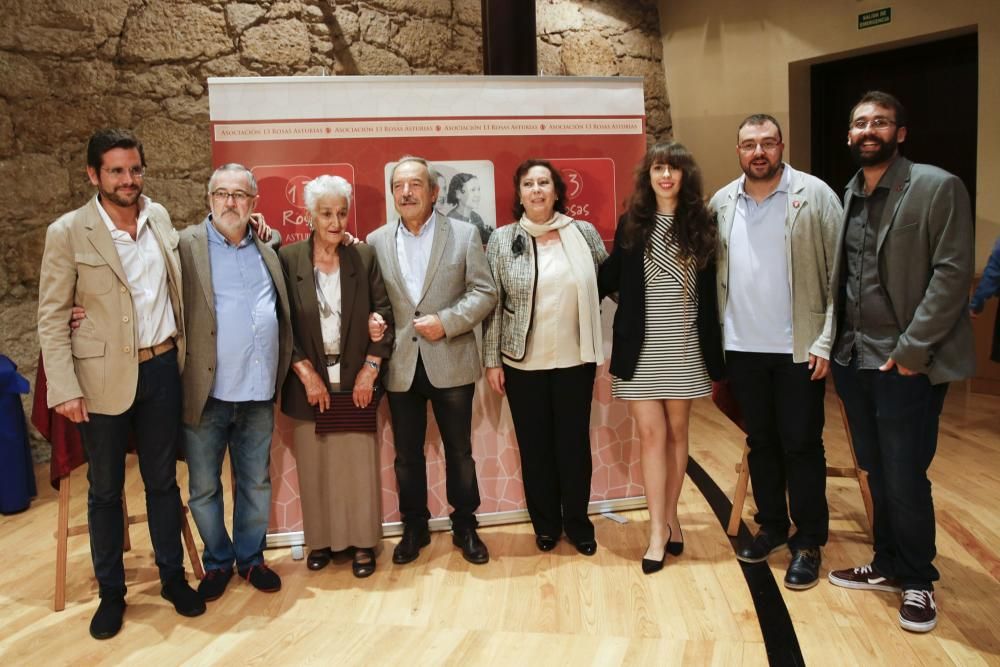 Acto de las 13 rosas en homenaje a Hilda Farfante