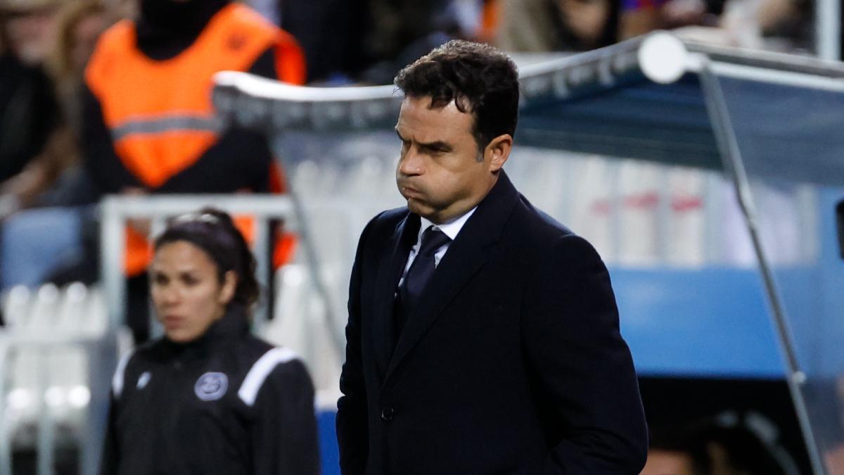 Alberto Toril, entrenador del Real Madrid, en el Clásico de Supercopa