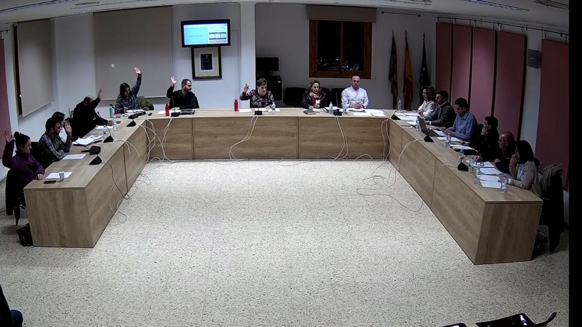 Votación en el pleno de los presupuestos del Puig.