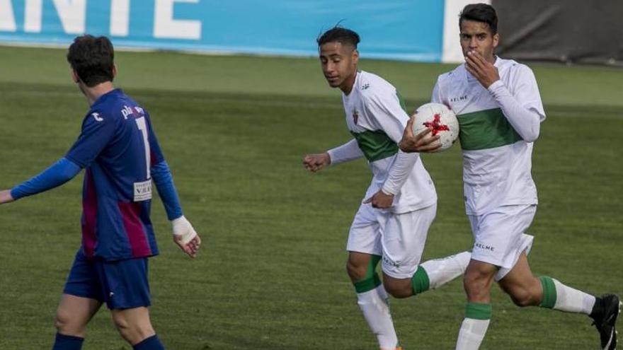Benktib celebra su gol ante el Alzira