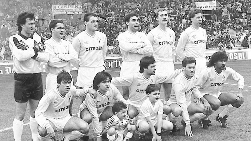 Once del Celta en un partido en Balaídos de la temporada 1989-90: Maté, Mosquera, Espinosa, Julio Prieto, Vicente,Atilano, Salvador Mejías, Toni, Nacho, Rodolfo y Mauricio Oliveira. |  // MAGAR