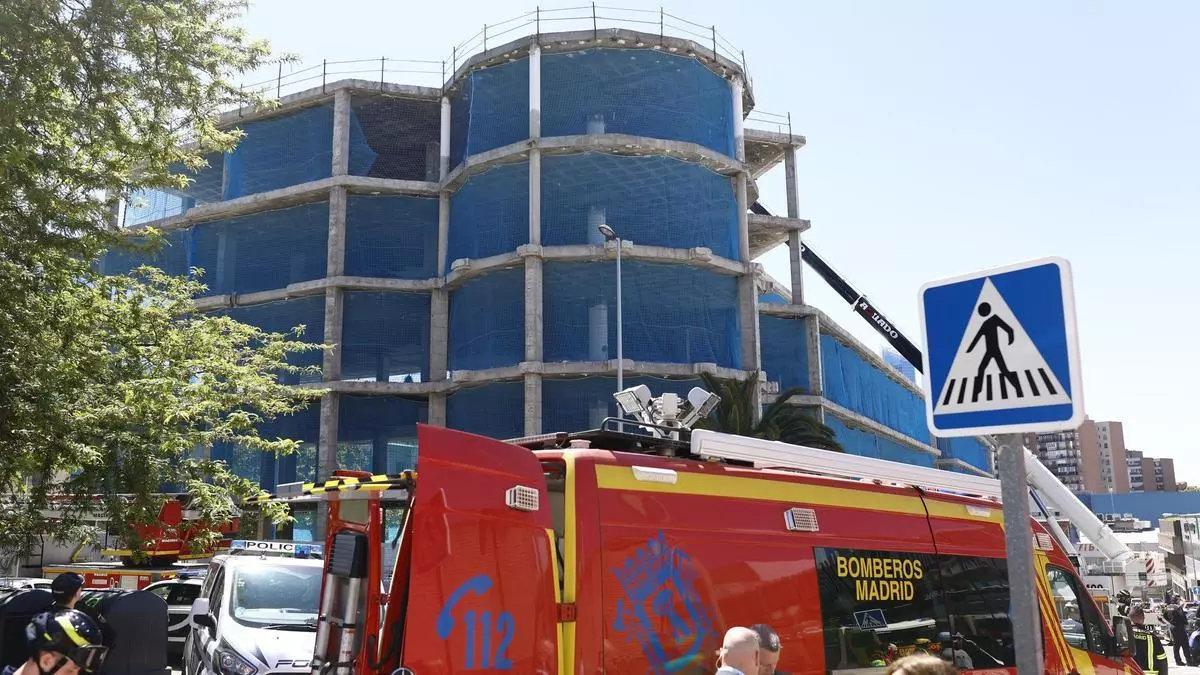 El edificio derruido estaba siendo rehabilitado en la confluencia de las calles Lezama y Llodio, en Madrid.