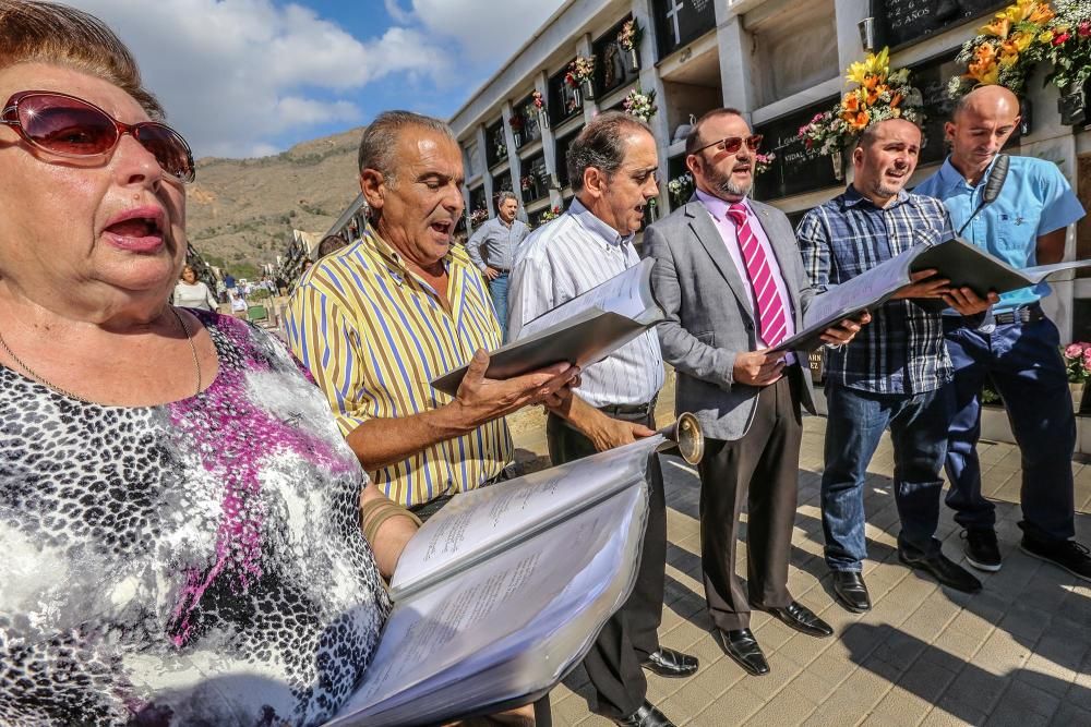 Los auroros ponen voz en Orihuela a Todos Santos