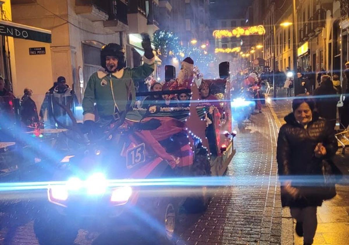 Papanoelada motera y solidaria en Cangas del Narcea