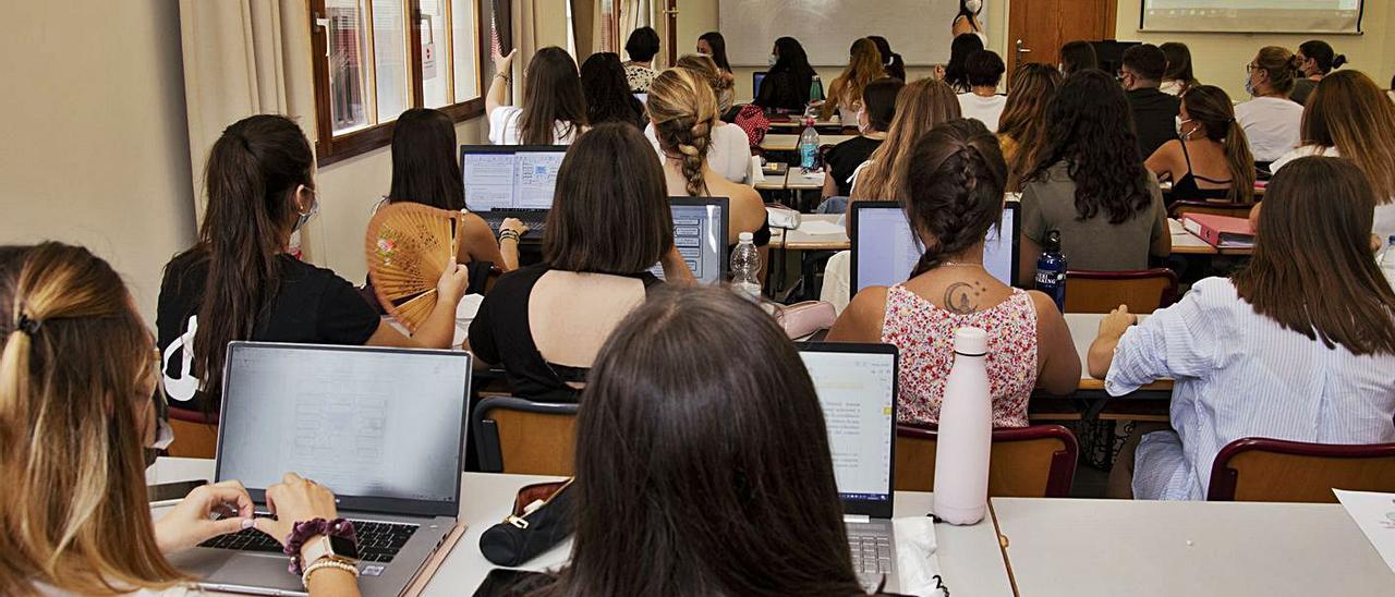 Una de las clases de Magisterio en el campus de Alcoy de la UA. | JUANI RUZ