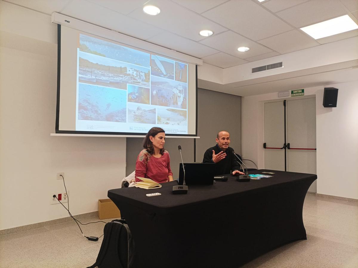 Ponç Feliu i Judith Ahufinger durant la trobada informativa