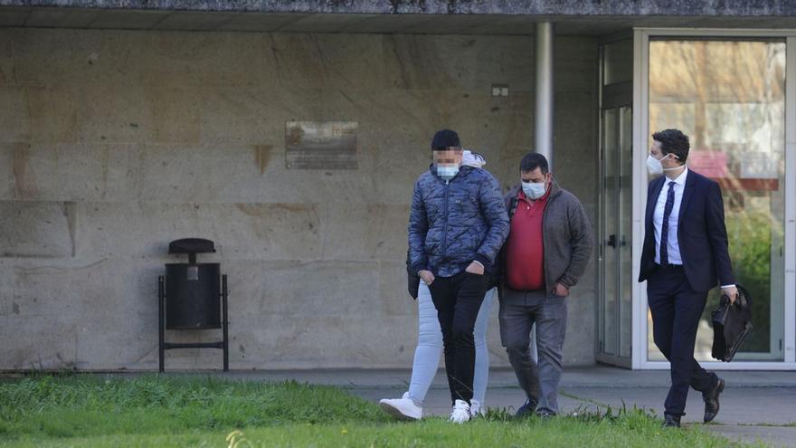 El camionero sale de los juzgados de Lalín en noviembre de 2020.