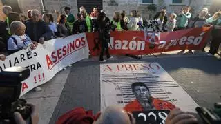 Cientos de personas se concentran frente a las Cortes para pedir el enjuiciamiento de Mazón por su gestión de la dana