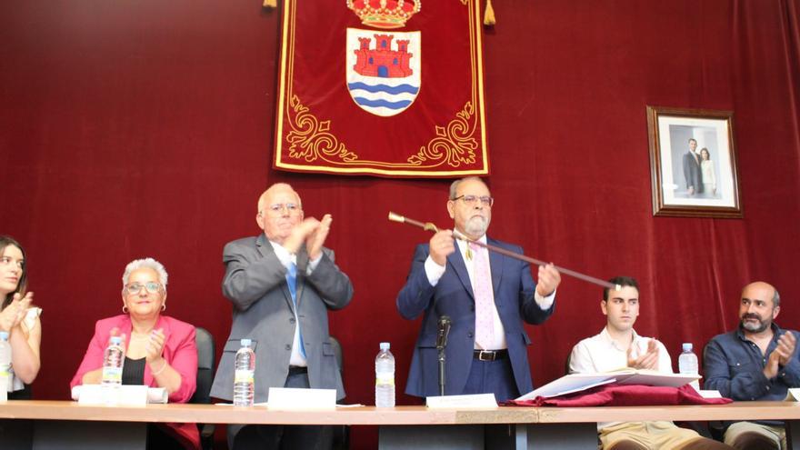 José Manuel Pilo se rodea de los &quot;hermanos portugueses&quot; en su investidura como alcalde de Fermoselle