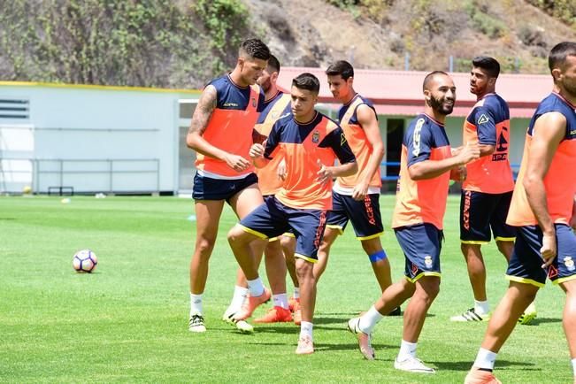 Entrenamiento de la UD Las Palmas en Barranco ...