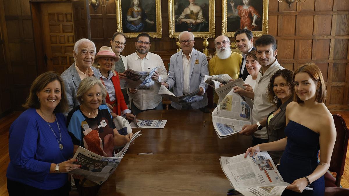 Lectores habituales que FARO invitó a participar en un encuentro que tuvo lugar en el Quiñones de León