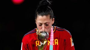 Jenni Hermoso celebra el Mundial de Fútbol Femenino conseguido en Sydney ante Inglaterra.