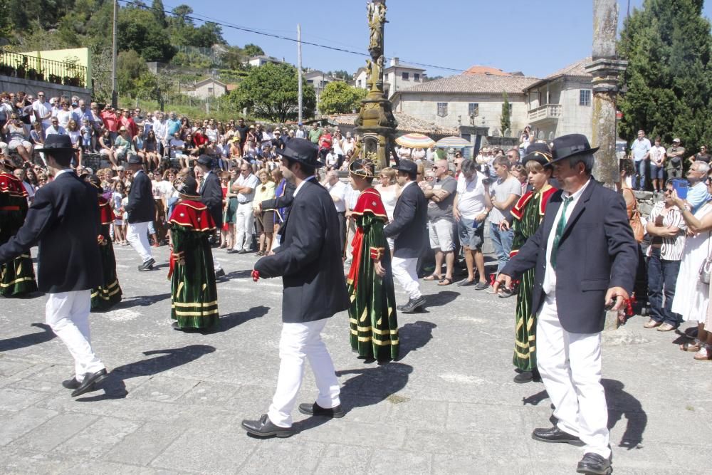 O Hío baila para rendir culto a San Roque