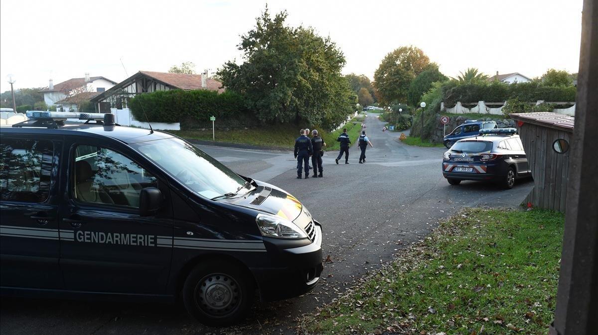 zentauroepp50633641 french gendarme officers stand during a search at the house 191029184032